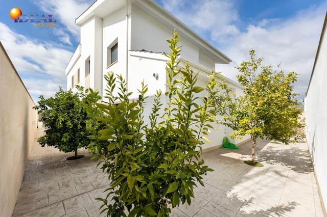 6 sypialnia Willa na sprzedaż w Peligros z basenem garażem - 890 000 € (Ref: 9434023)