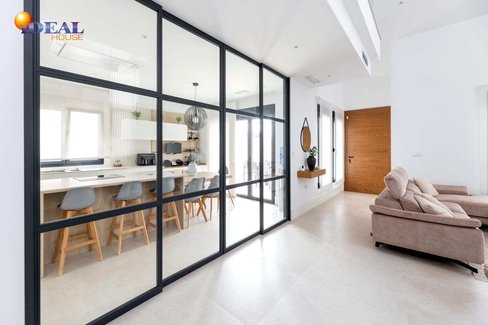 6 bedroom Villa for sale in Peligros with pool garage - € 890,000 (Ref: 9434023)