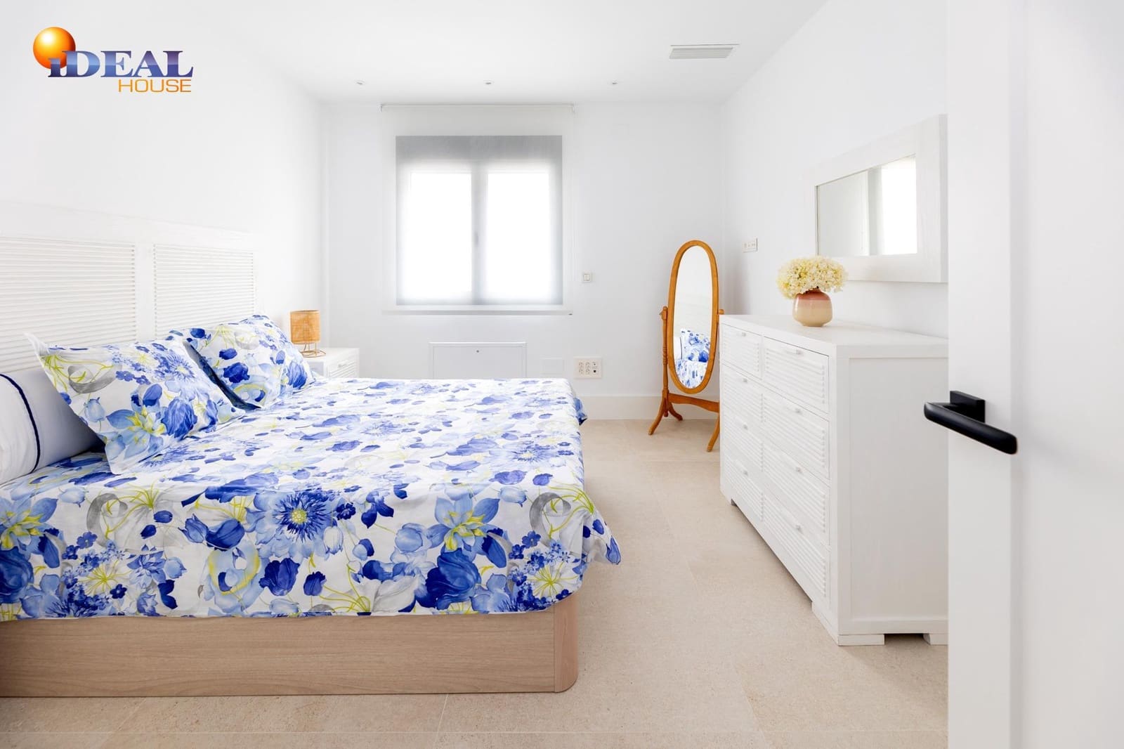 6 bedroom Villa for sale in Peligros with pool garage - € 890,000 (Ref: 9434023)