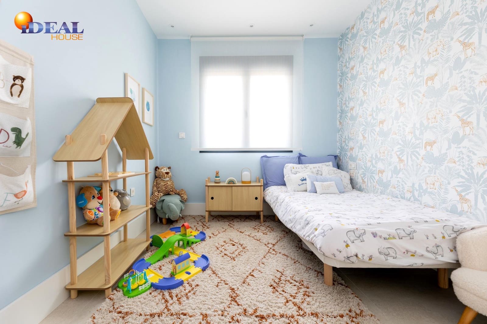 6 bedroom Villa for sale in Peligros with pool garage - € 890,000 (Ref: 9434023)