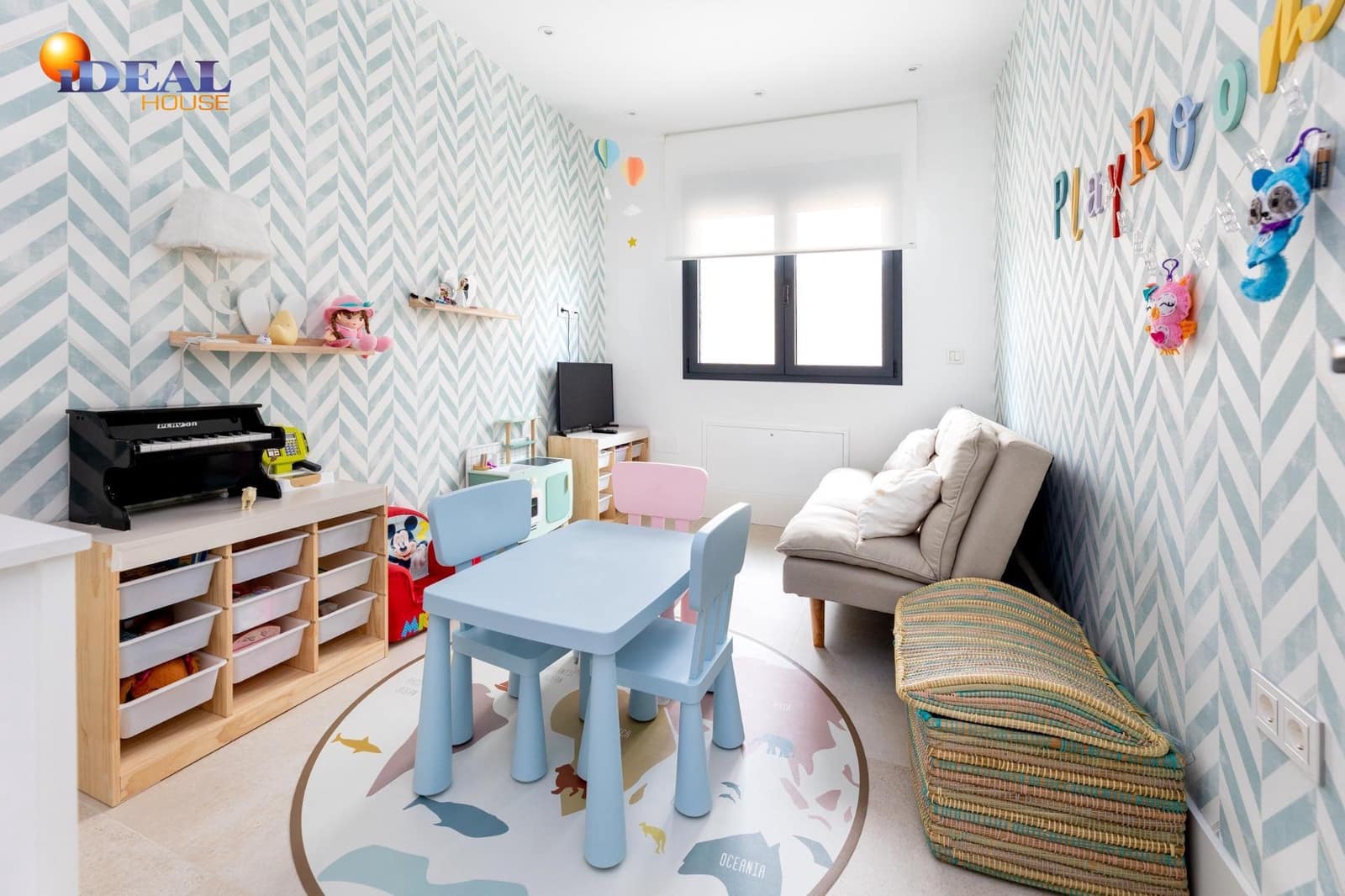 6 bedroom Villa for sale in Peligros with pool garage - € 890,000 (Ref: 9434023)