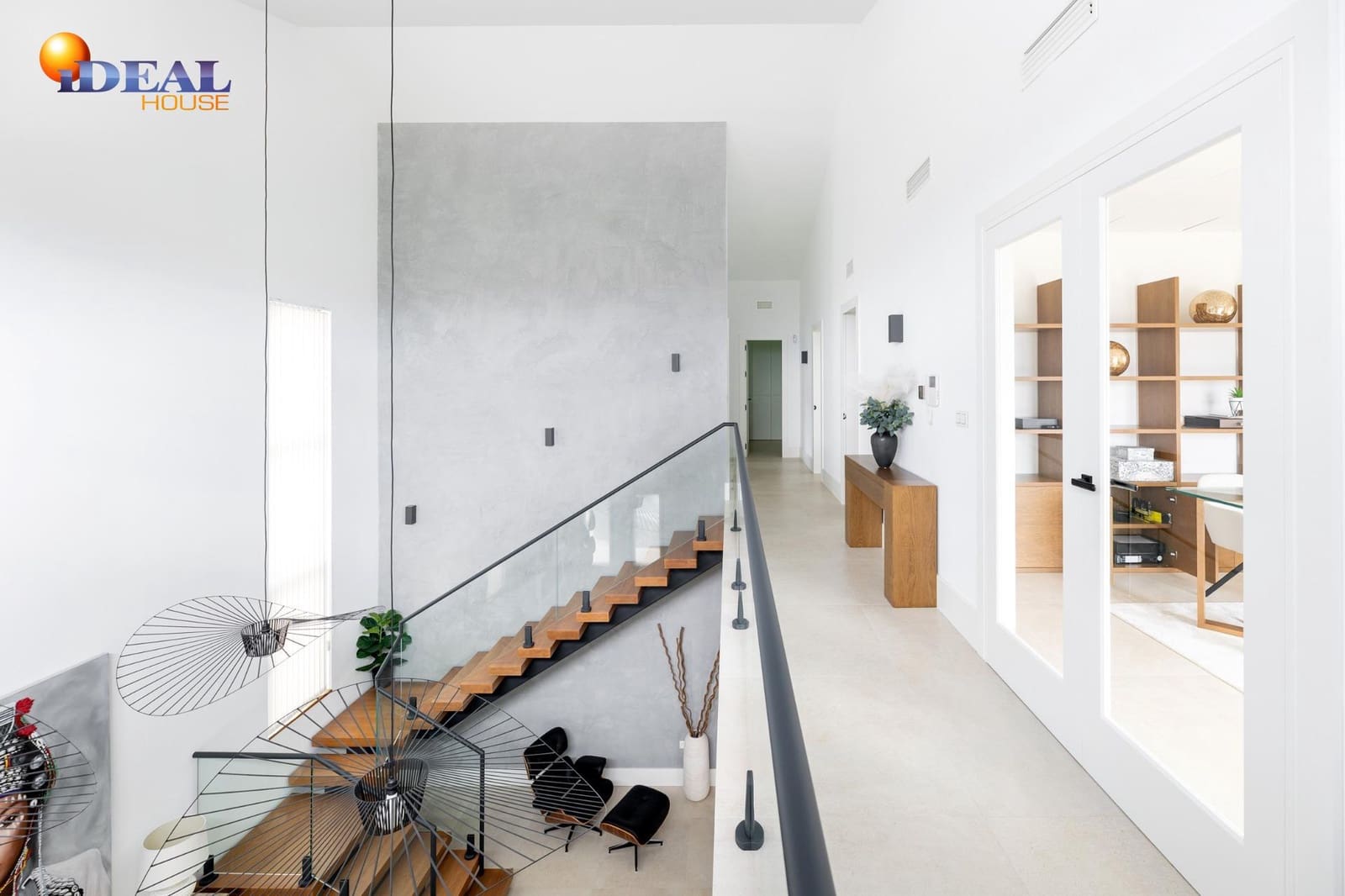 6 bedroom Villa for sale in Peligros with pool garage - € 890,000 (Ref: 9434023)