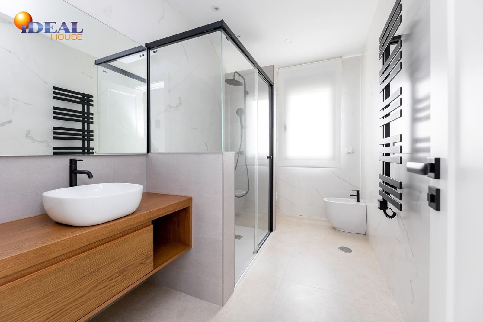 6 bedroom Villa for sale in Peligros with pool garage - € 890,000 (Ref: 9434023)