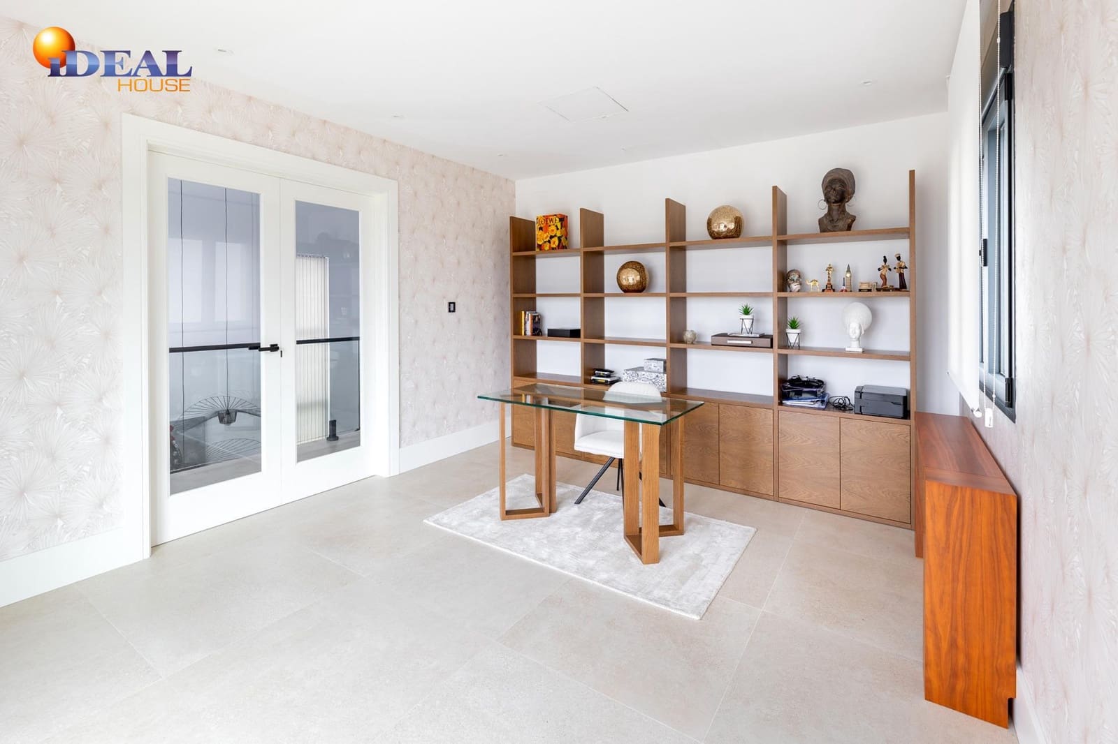 6 bedroom Villa for sale in Peligros with pool garage - € 890,000 (Ref: 9434023)