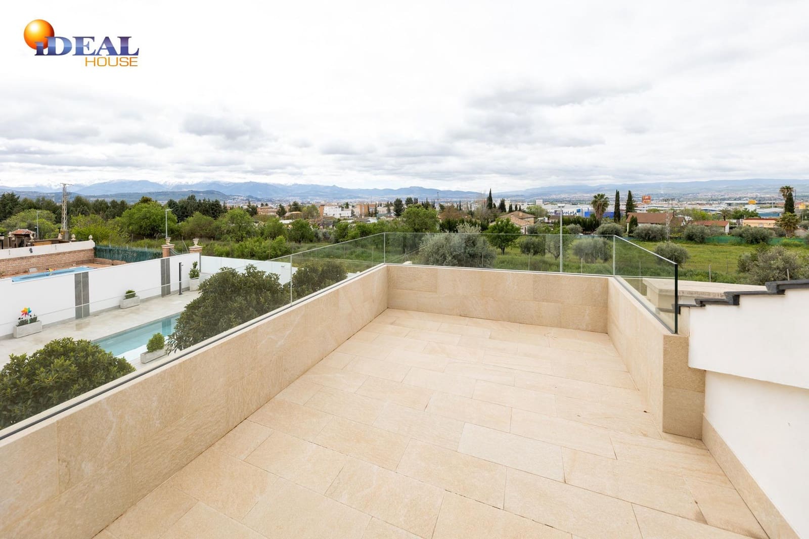 6 bedroom Villa for sale in Peligros with pool garage - € 890,000 (Ref: 9434023)