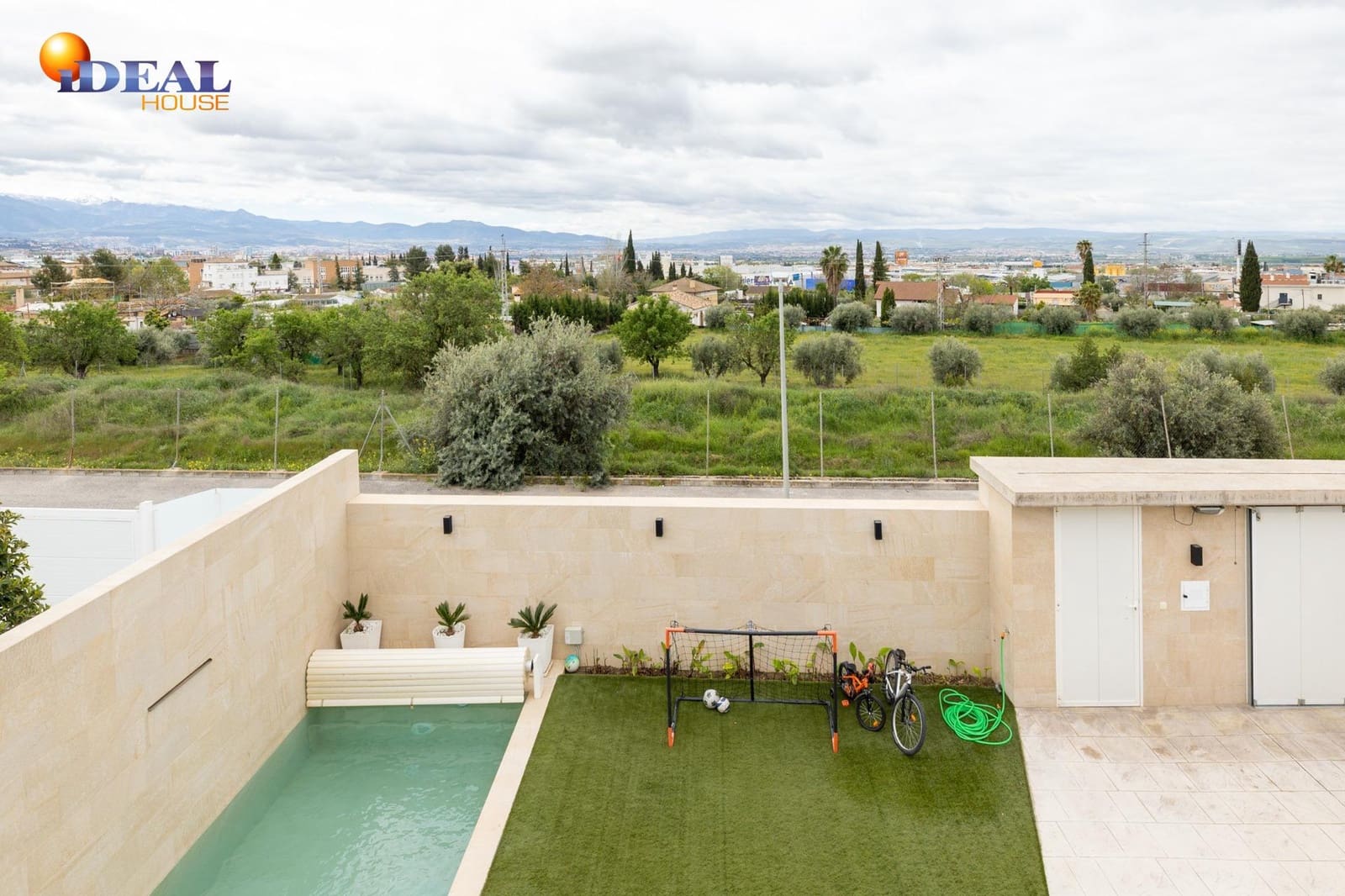 6 bedroom Villa for sale in Peligros with pool garage - € 890,000 (Ref: 9434023)