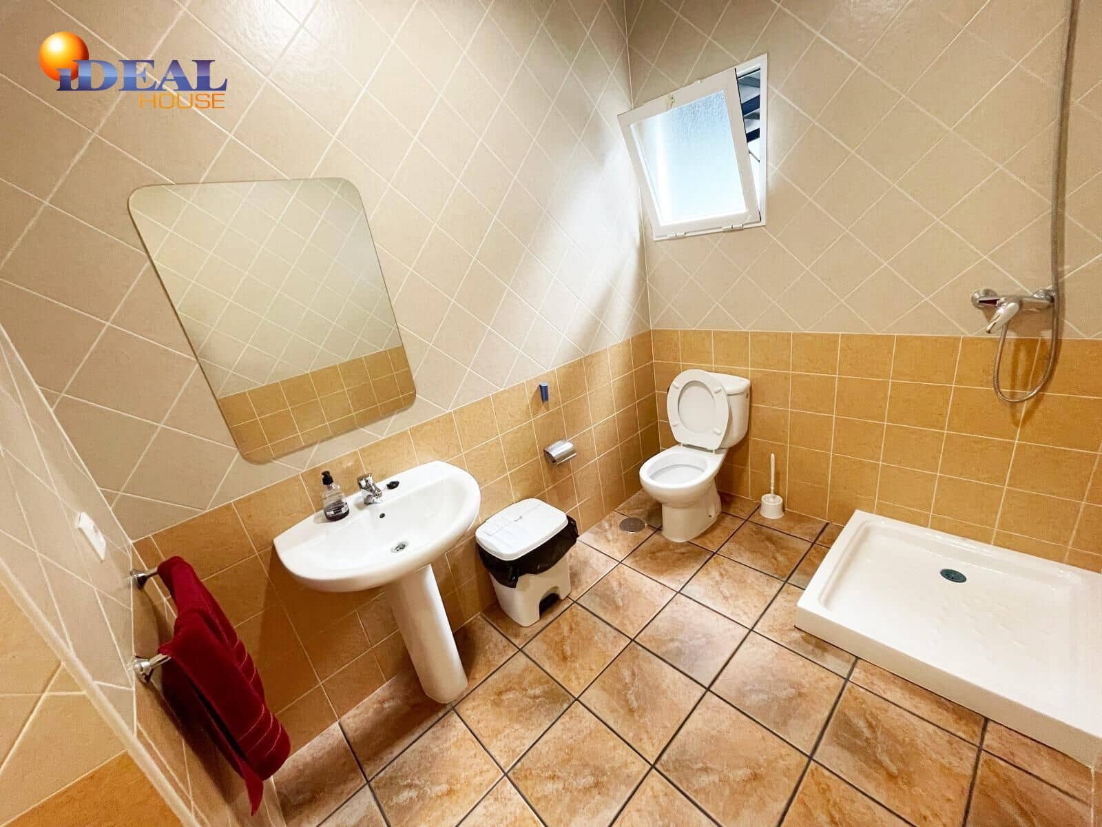 Business for sale in Durcal - € 600,000 (Ref: 9434024)