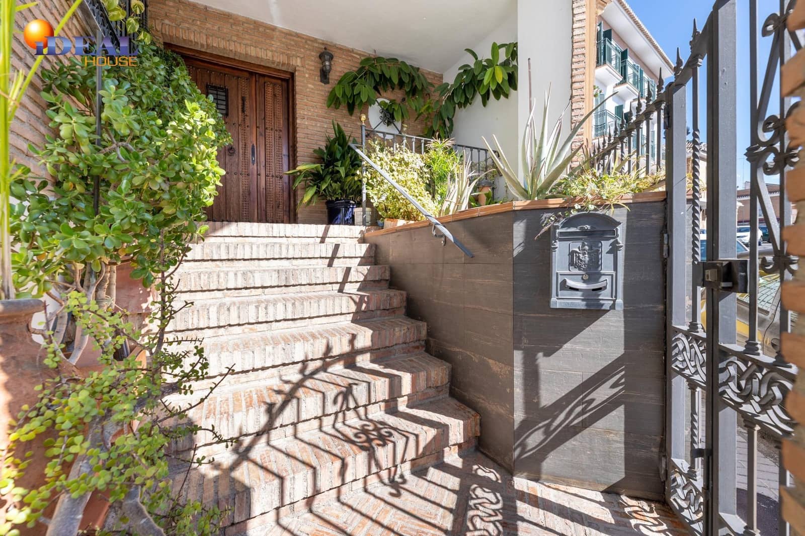 5 sypialnia Dom na sprzedaż w Peligros z garażem - 595 000 € (Ref: 9434025)