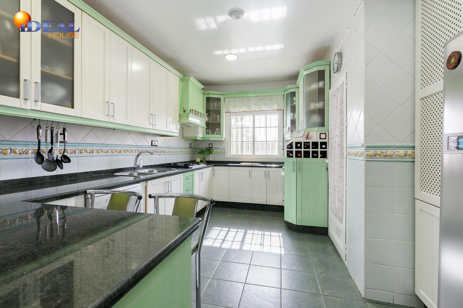 4 bedroom Villa for sale in Peligros - € 750,000 (Ref: 9434026)