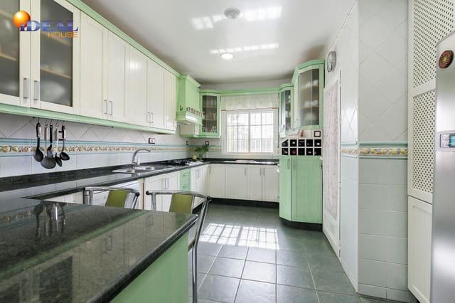 4 soverom Villa til salgs i Peligros - € 750 000 (Ref: 9434026)