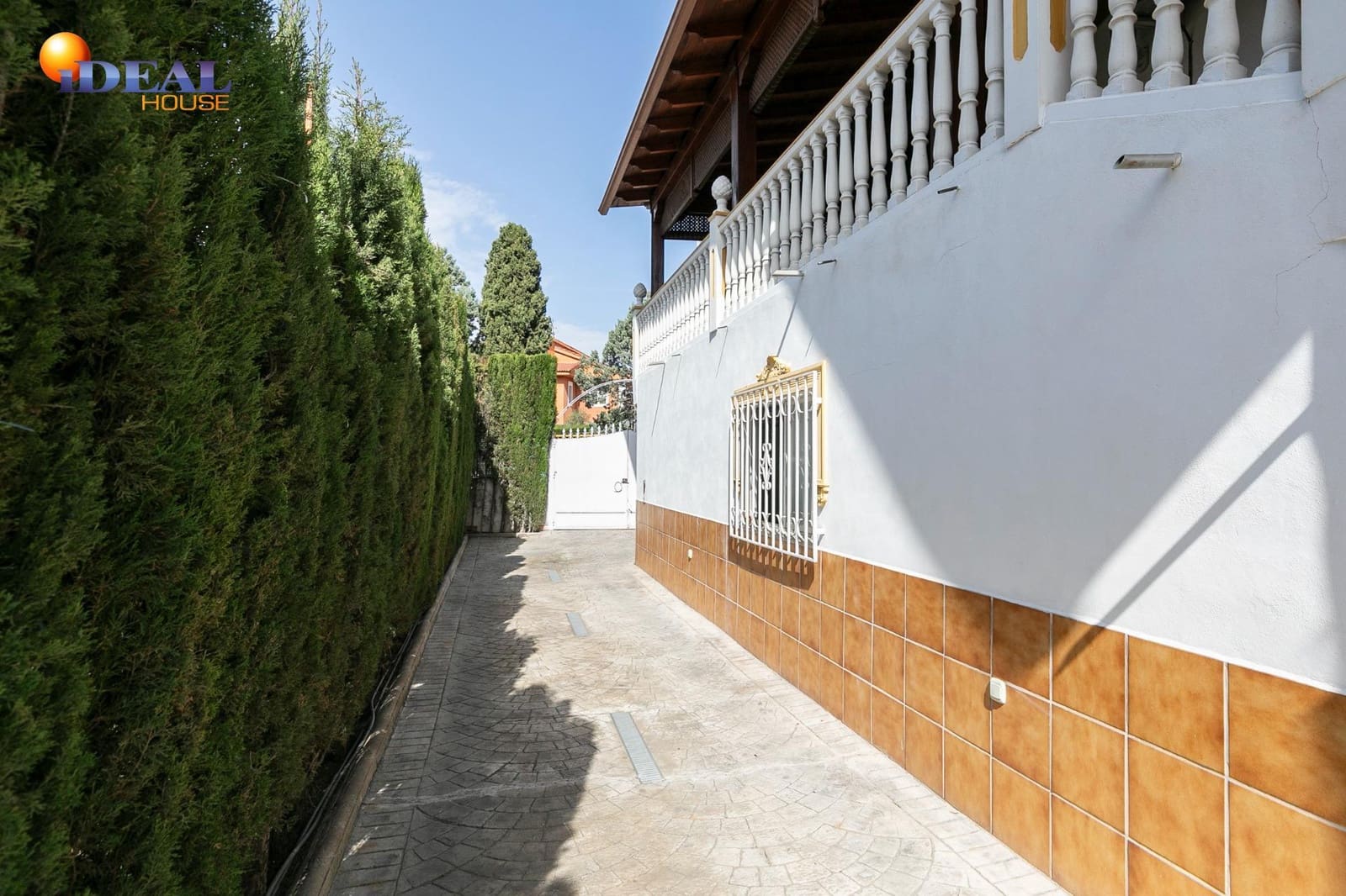 4 bedroom Villa for sale in Peligros - € 750,000 (Ref: 9434026)
