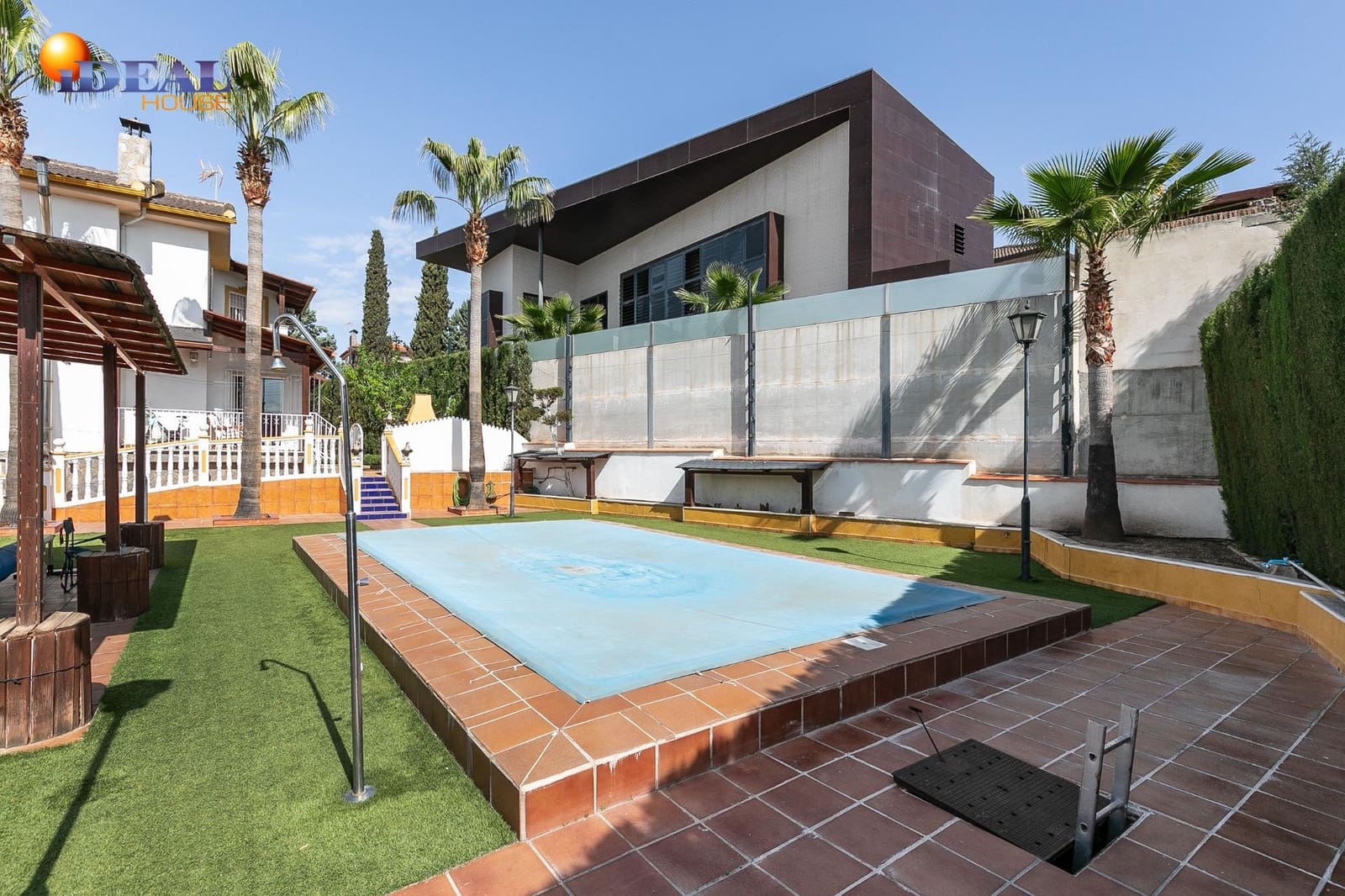 4 bedroom Villa for sale in Peligros - € 750,000 (Ref: 9434026)