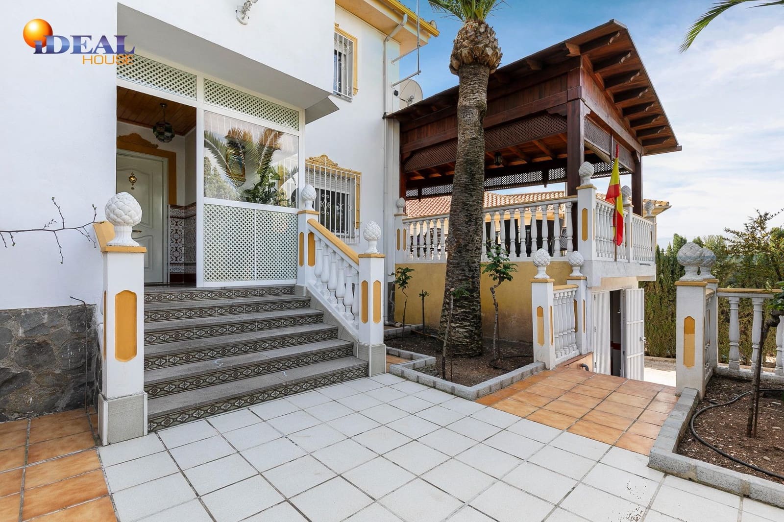 4 bedroom Villa for sale in Peligros - € 750,000 (Ref: 9434026)