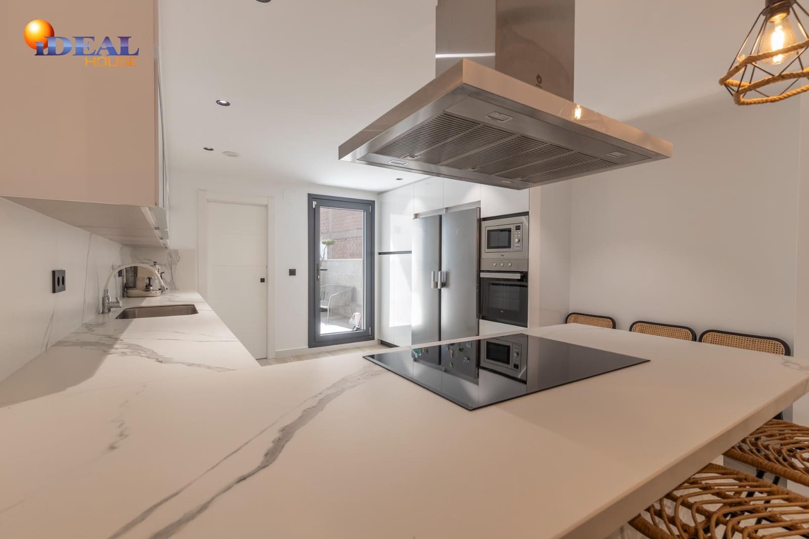 Adosado de 4 habitaciones en Padul en venta con piscina garaje - 350.000 € (Ref: 9434027)