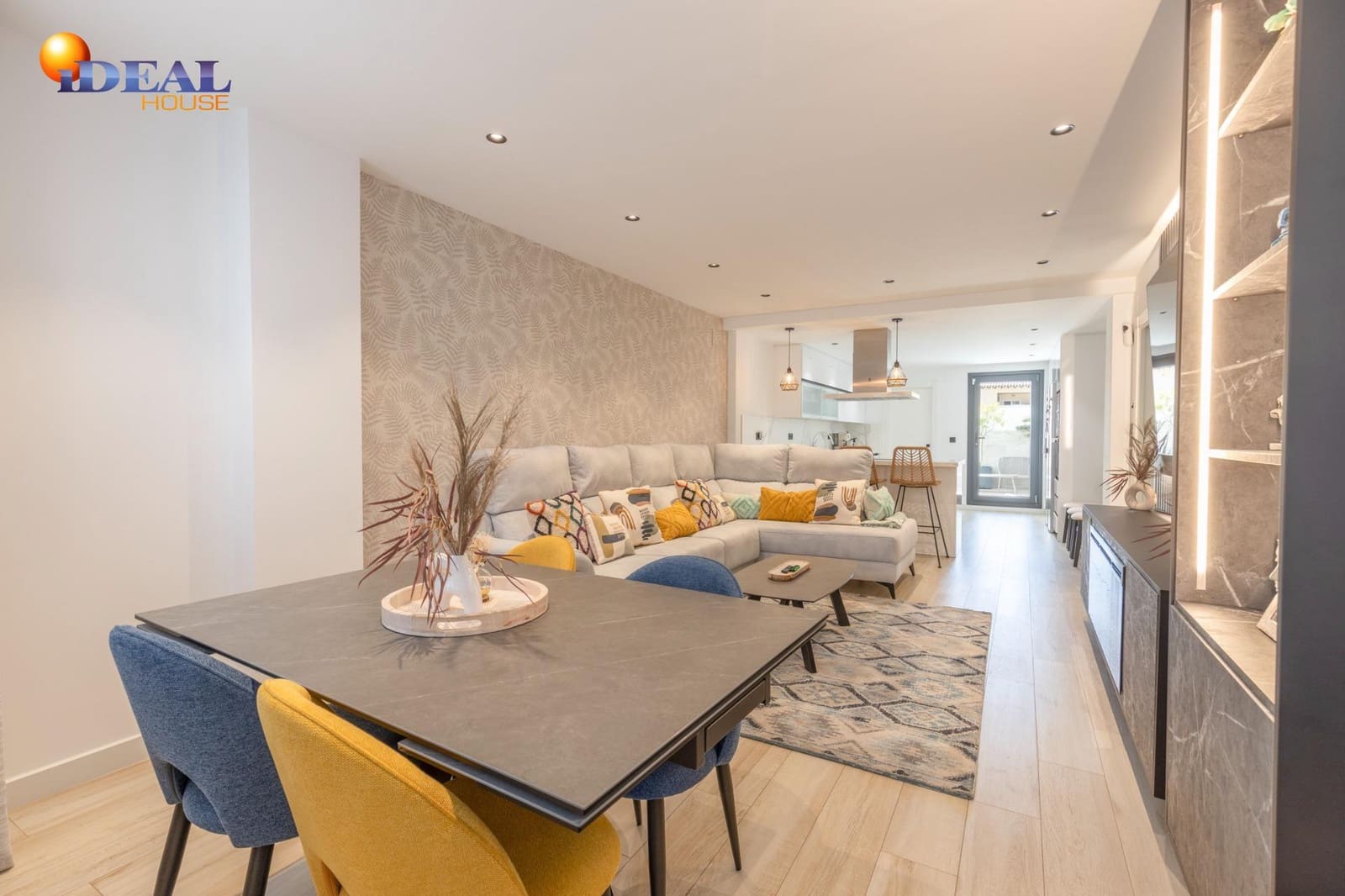 Adosado de 4 habitaciones en Padul en venta con piscina garaje - 350.000 € (Ref: 9434027)