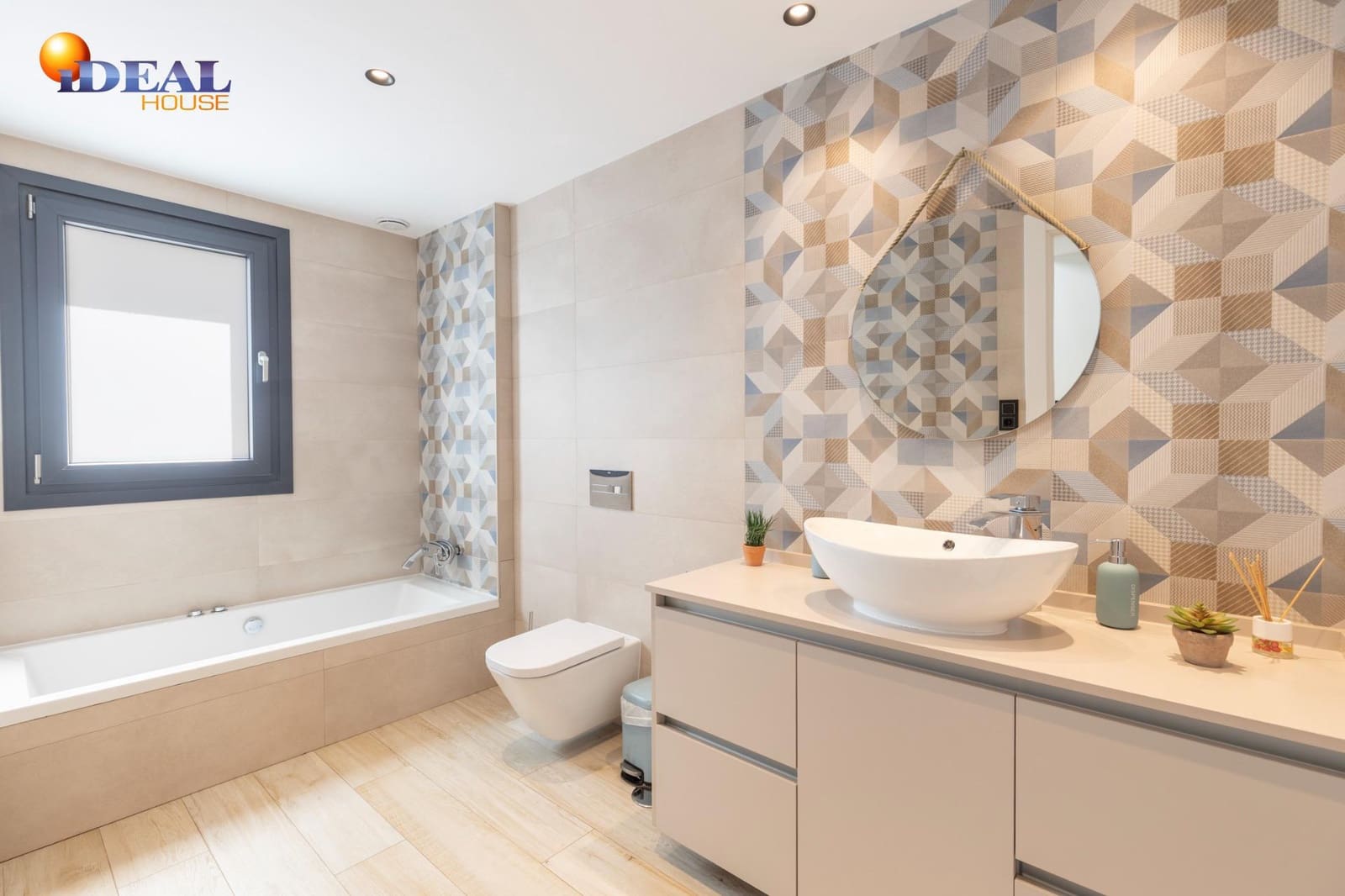 Adosado de 4 habitaciones en Padul en venta con piscina garaje - 350.000 € (Ref: 9434027)