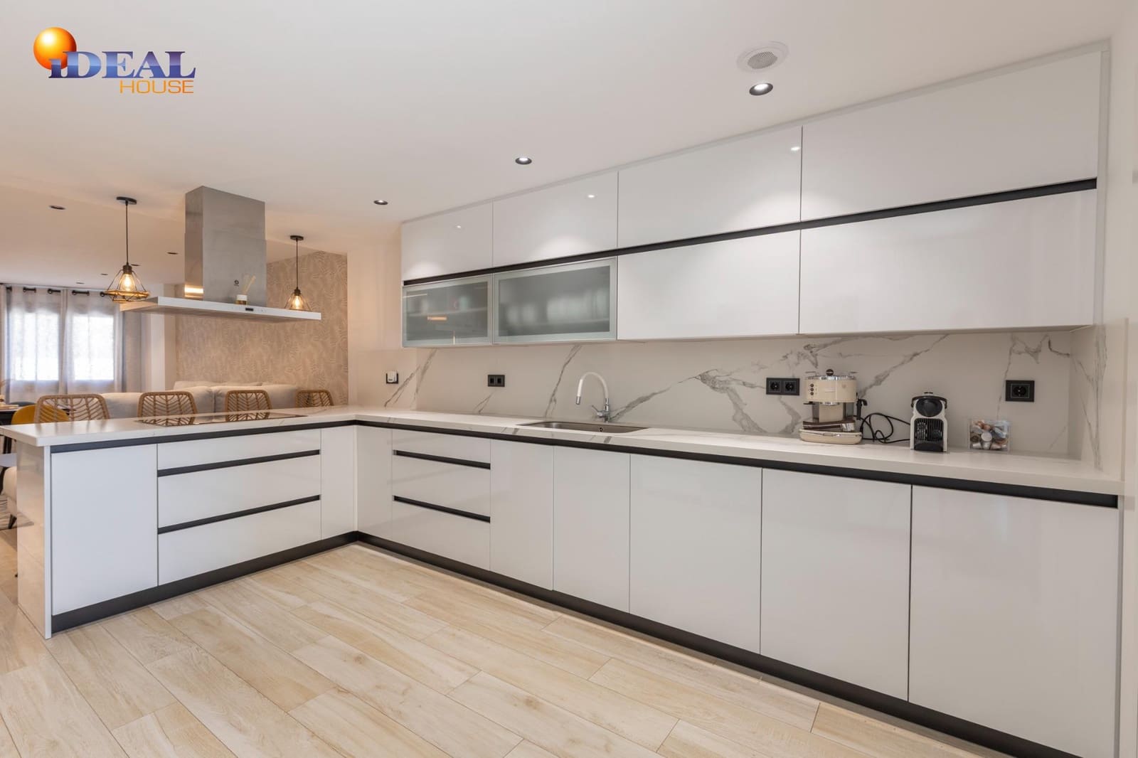 Adosado de 4 habitaciones en Padul en venta con piscina garaje - 350.000 € (Ref: 9434027)