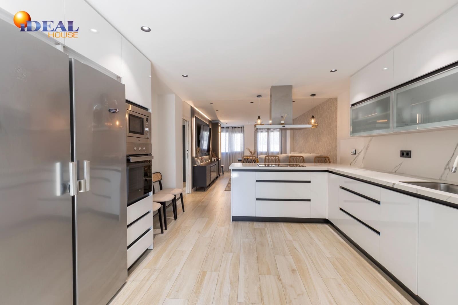 Adosado de 4 habitaciones en Padul en venta con piscina garaje - 350.000 € (Ref: 9434027)