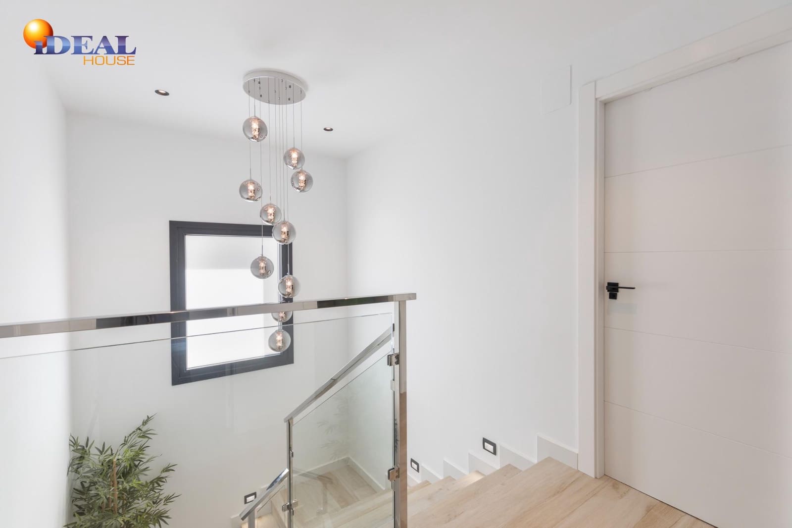 Adosado de 4 habitaciones en Padul en venta con piscina garaje - 350.000 € (Ref: 9434027)