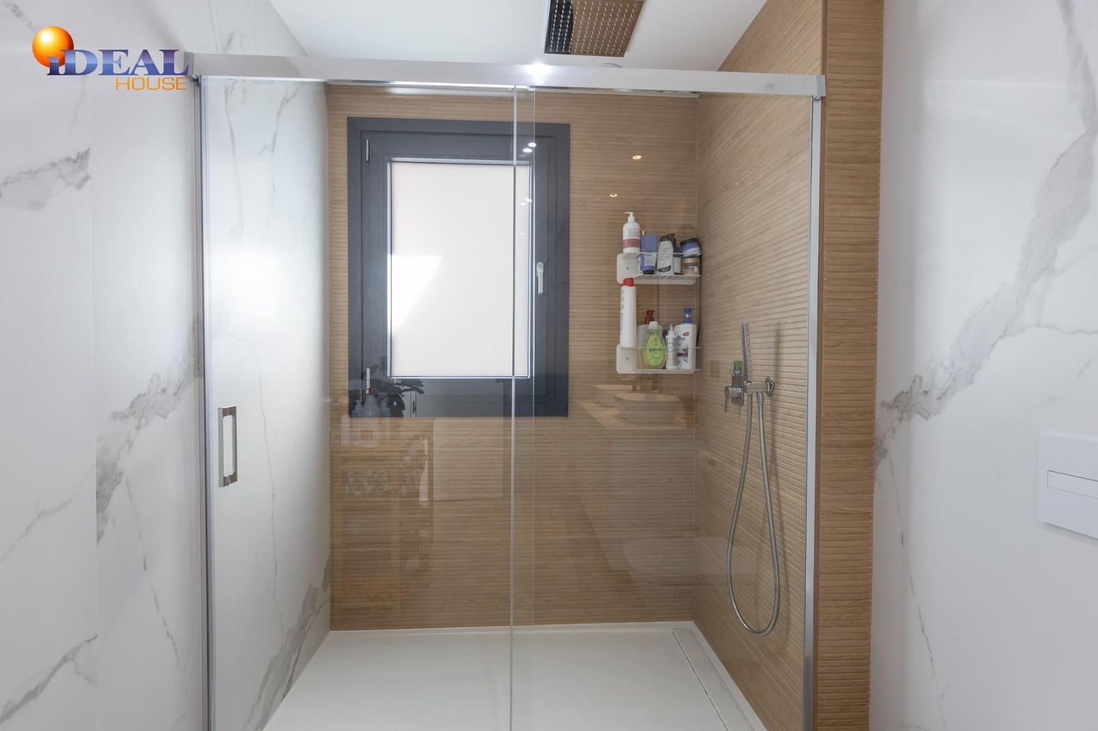 Adosado de 4 habitaciones en Padul en venta con piscina garaje - 350.000 € (Ref: 9434027)