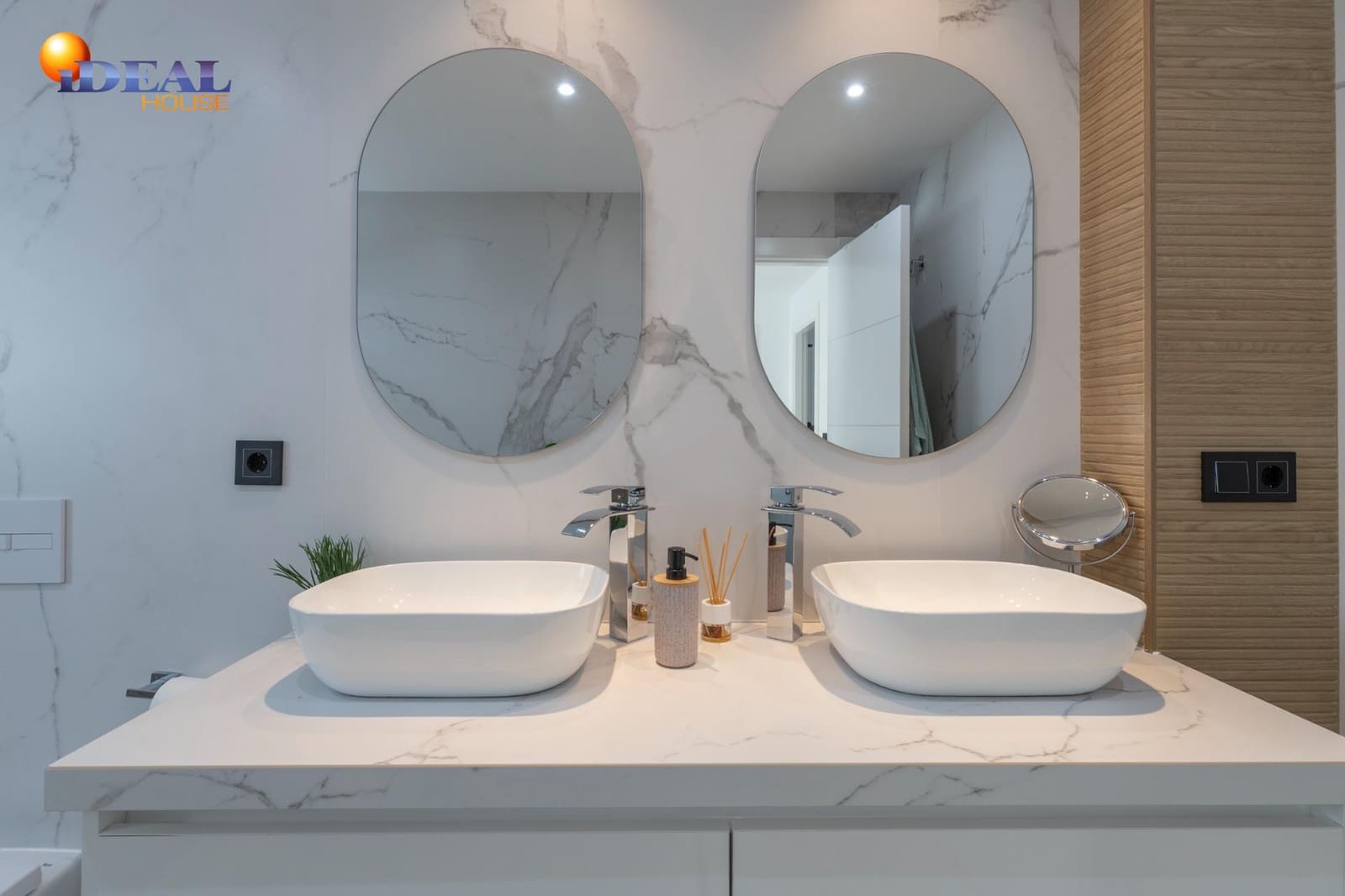 Adosado de 4 habitaciones en Padul en venta con piscina garaje - 350.000 € (Ref: 9434027)