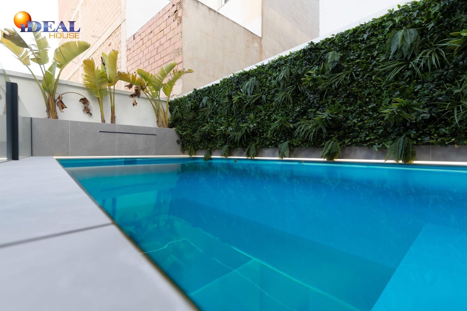 Adosado de 4 habitaciones en Padul en venta con piscina garaje - 350.000 € (Ref: 9434027)