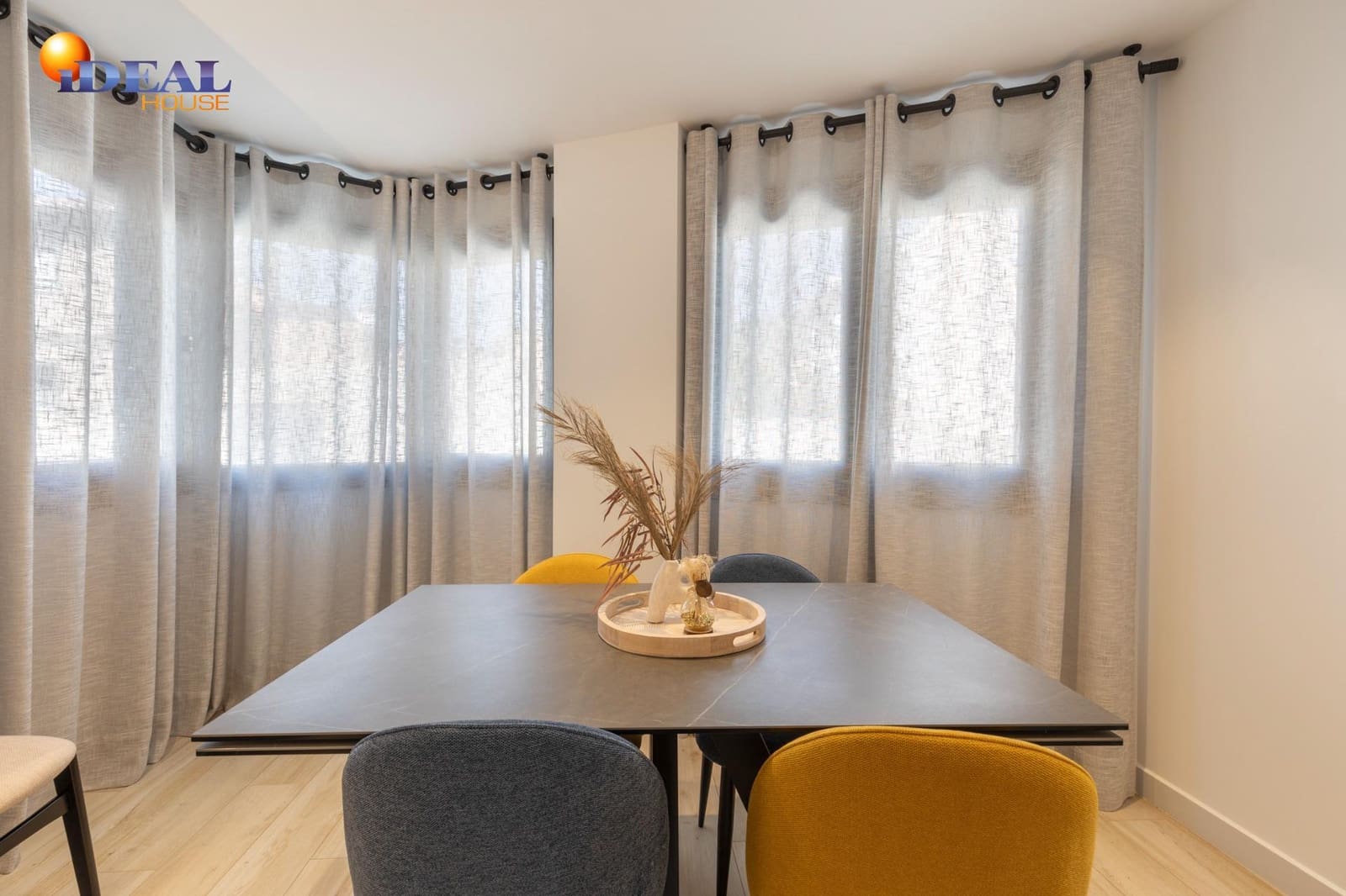 Adosado de 4 habitaciones en Padul en venta con piscina garaje - 350.000 € (Ref: 9434027)