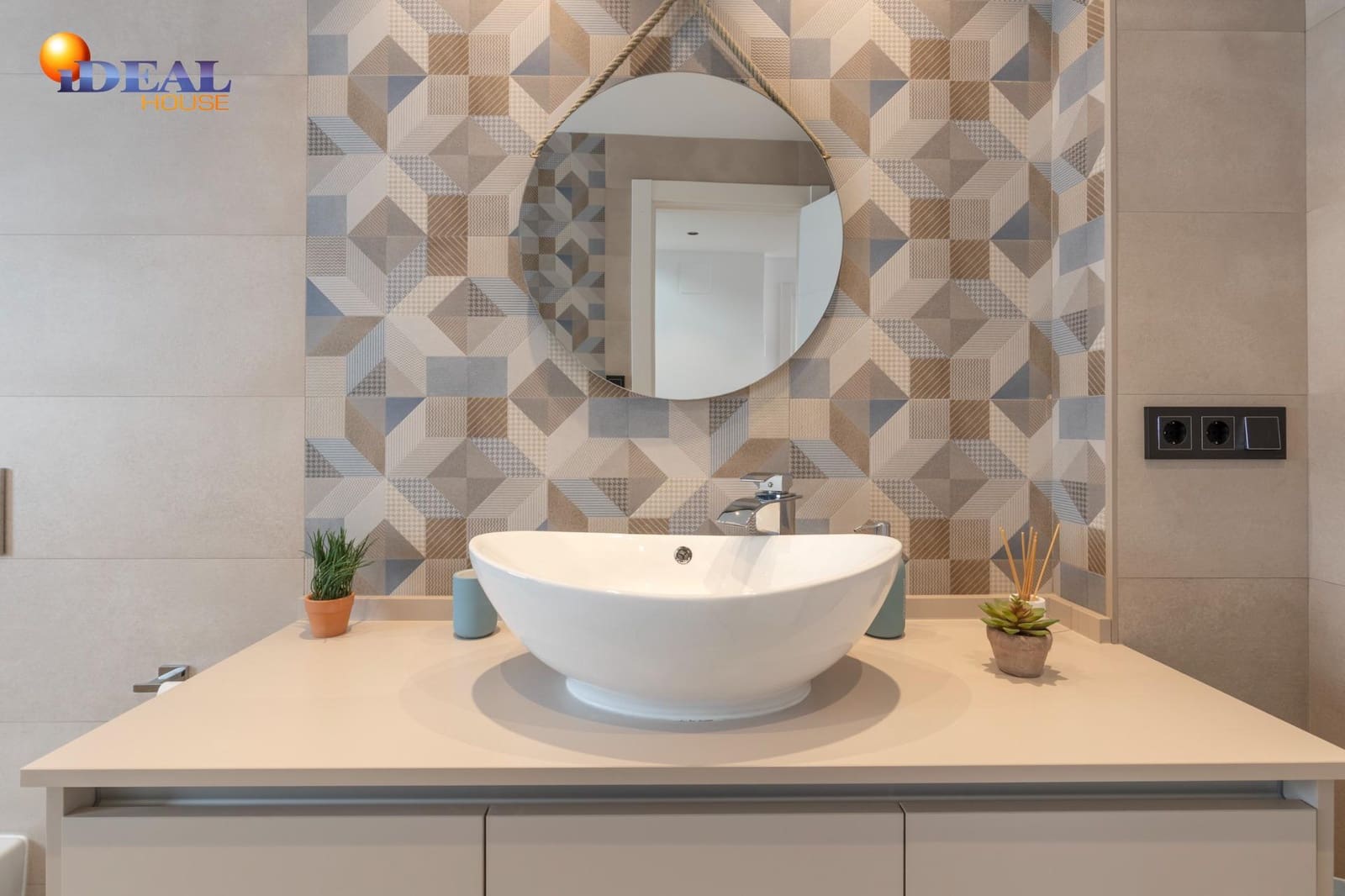 Adosado de 4 habitaciones en Padul en venta con piscina garaje - 350.000 € (Ref: 9434027)