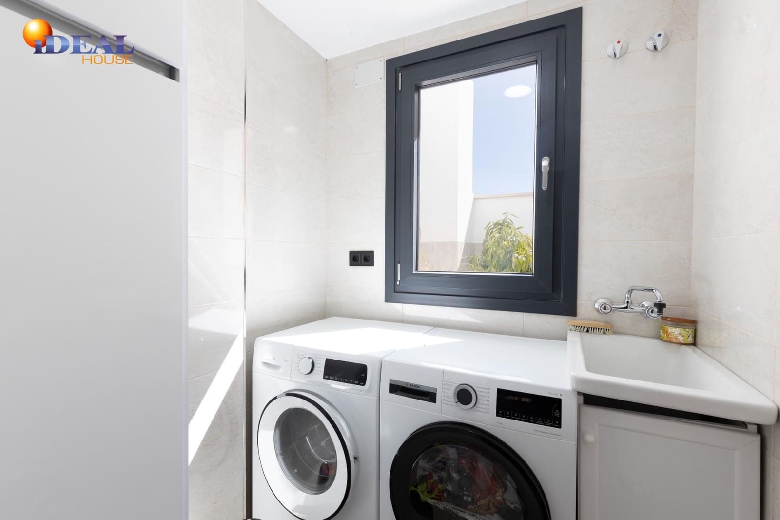 Adosado de 4 habitaciones en Padul en venta con piscina garaje - 350.000 € (Ref: 9434027)