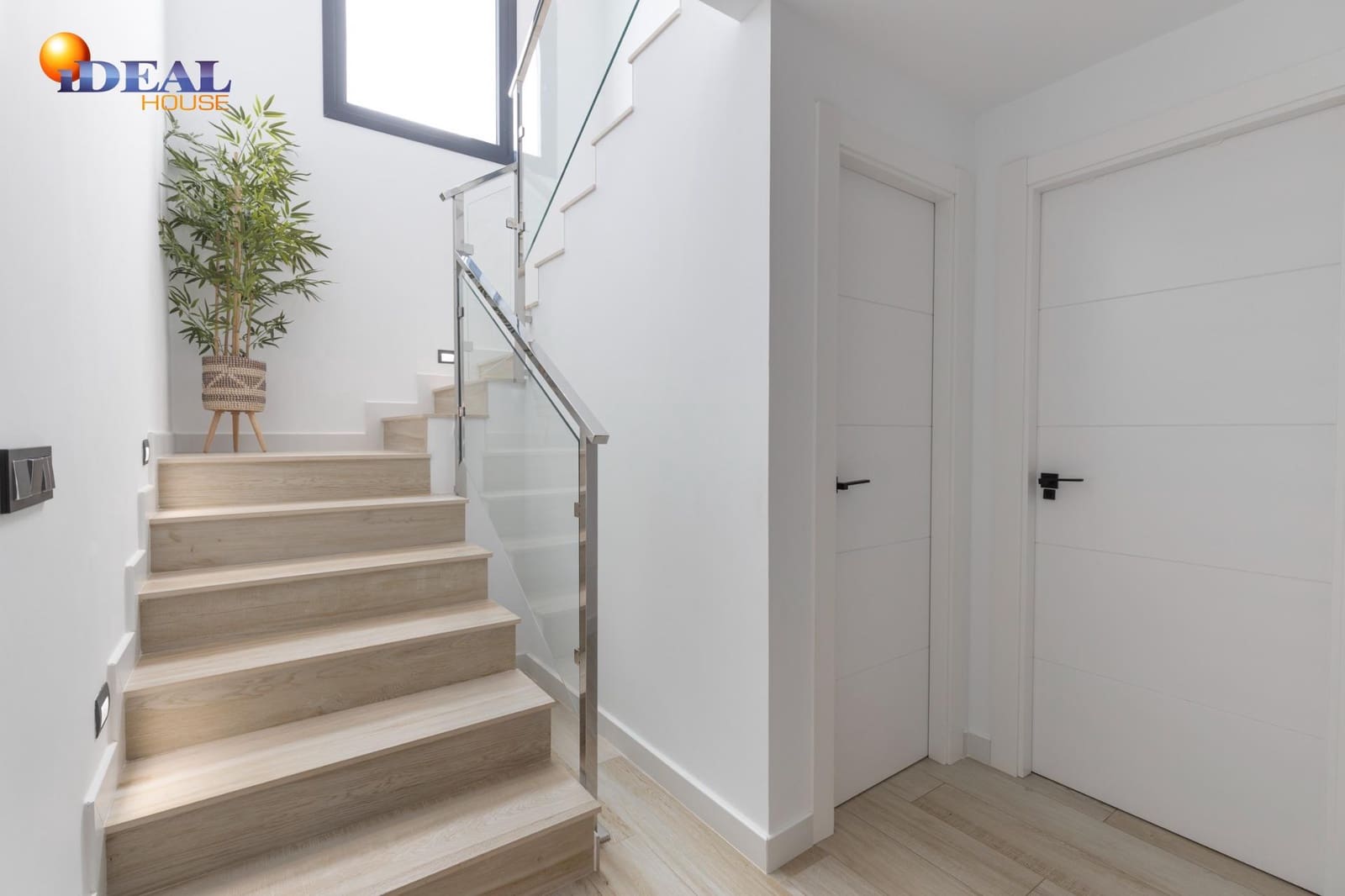 Adosado de 4 habitaciones en Padul en venta con piscina garaje - 350.000 € (Ref: 9434027)