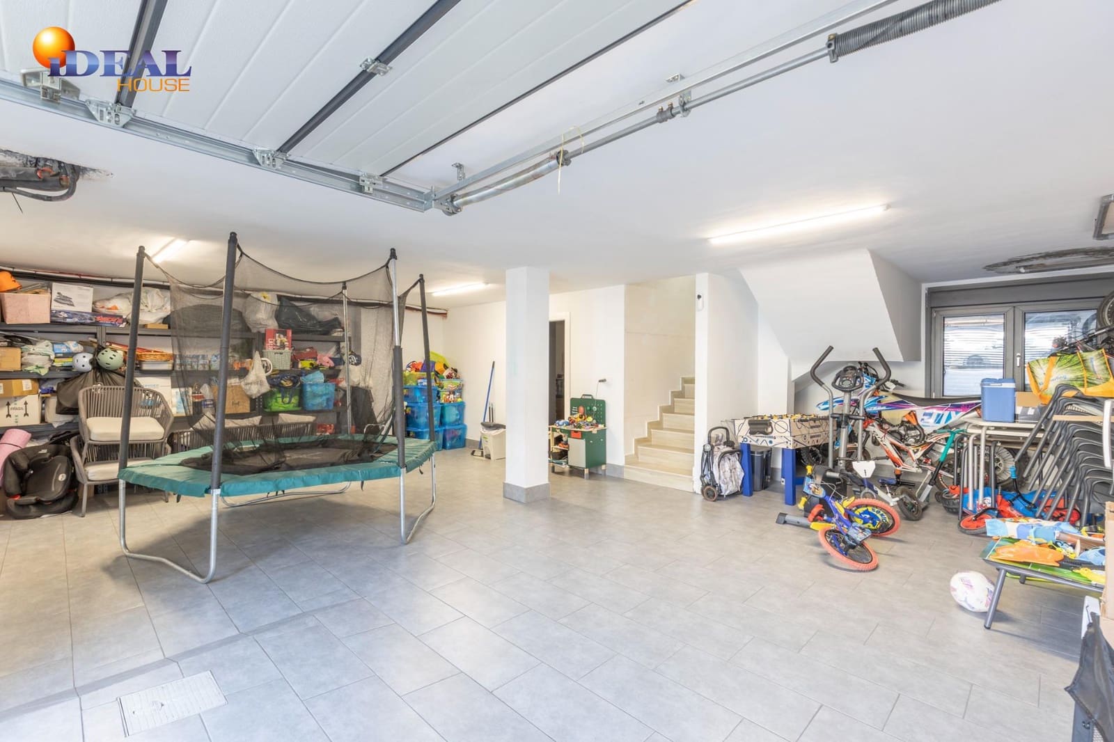 Adosado de 4 habitaciones en Padul en venta con piscina garaje - 350.000 € (Ref: 9434027)