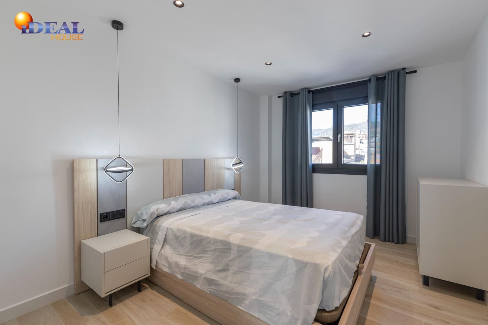 Adosado de 4 habitaciones en Padul en venta con piscina garaje - 350.000 € (Ref: 9434027)