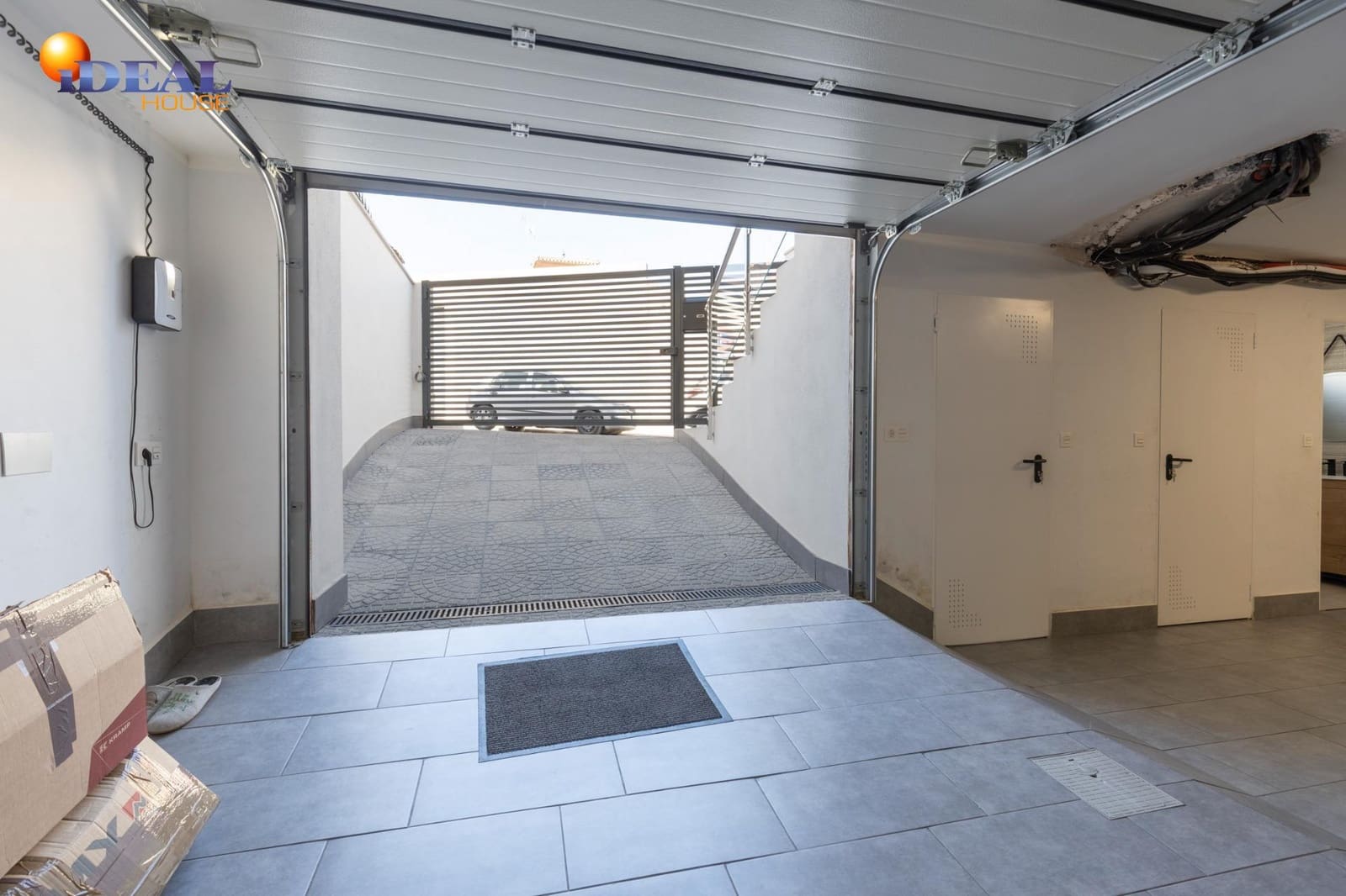 Adosado de 4 habitaciones en Padul en venta con piscina garaje - 350.000 € (Ref: 9434027)