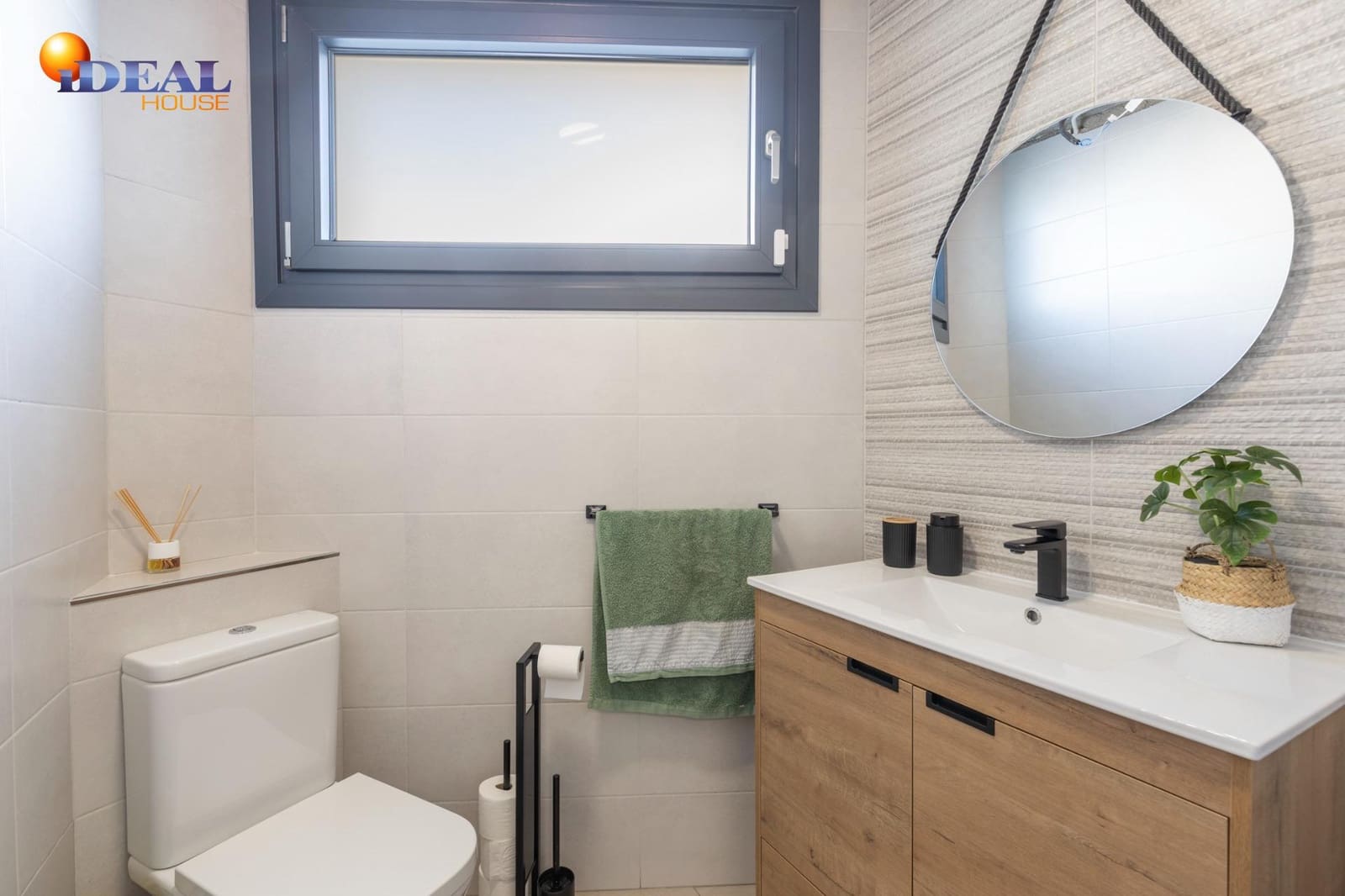 Adosado de 4 habitaciones en Padul en venta con piscina garaje - 350.000 € (Ref: 9434027)