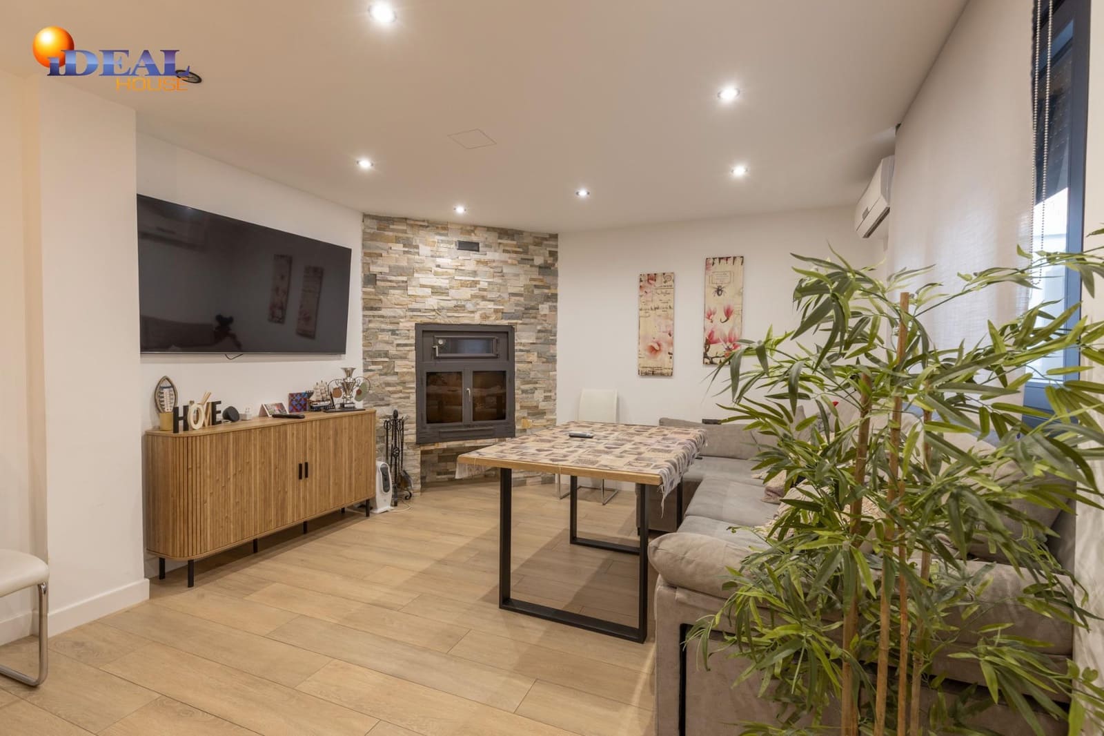 Adosado de 4 habitaciones en Padul en venta con piscina garaje - 350.000 € (Ref: 9434027)