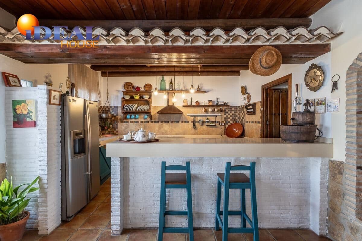 4 bedroom Finca/Country House for sale in Moraleda de Zafayona with pool garage - € 489,000 (Ref: 9434030)