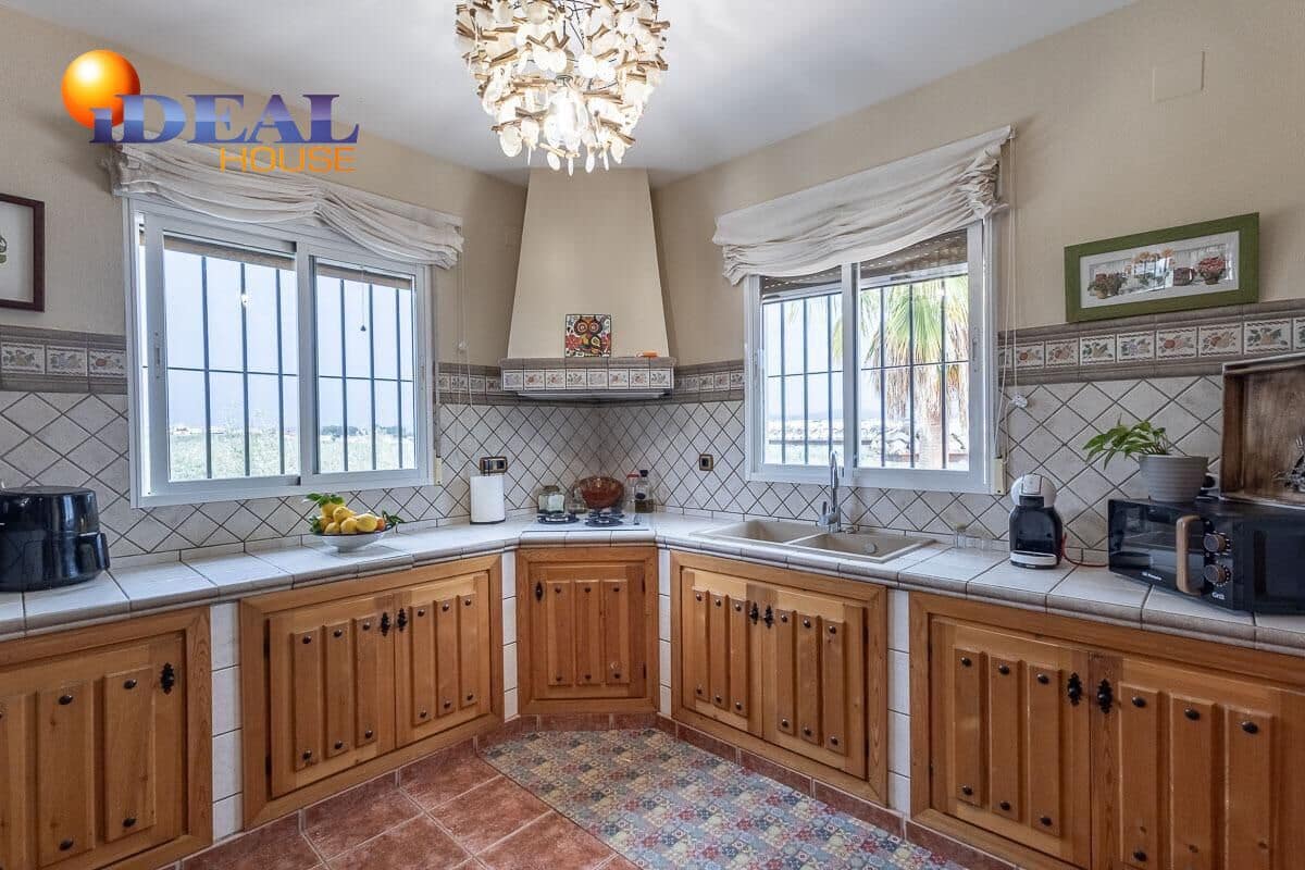 4 bedroom Finca/Country House for sale in Moraleda de Zafayona with pool garage - € 489,000 (Ref: 9434030)