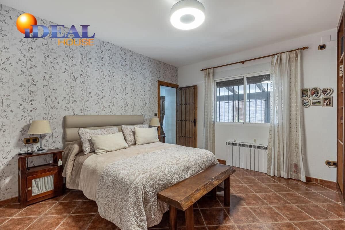 4 bedroom Finca/Country House for sale in Moraleda de Zafayona with pool garage - € 489,000 (Ref: 9434030)