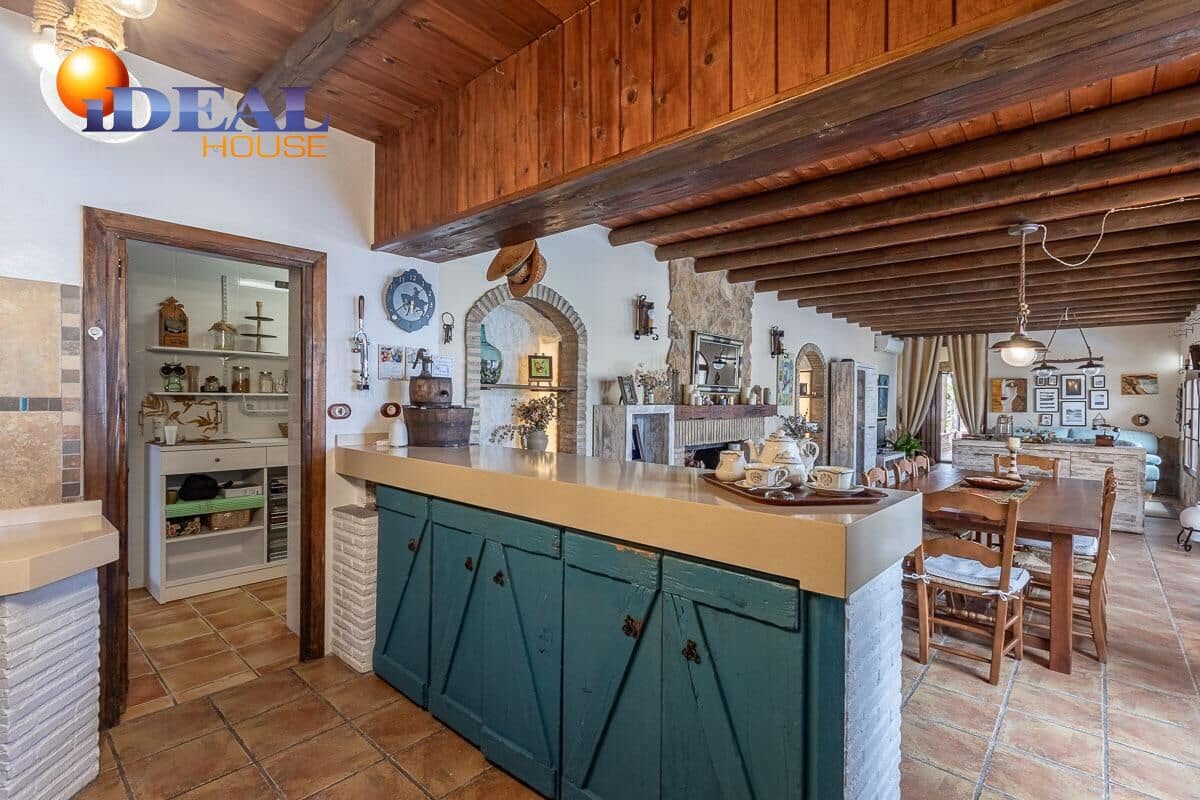 4 bedroom Finca/Country House for sale in Moraleda de Zafayona with pool garage - € 489,000 (Ref: 9434030)