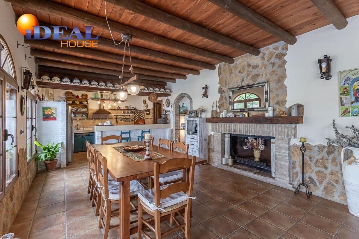 4 bedroom Finca/Country House for sale in Moraleda de Zafayona with pool garage - € 489,000 (Ref: 9434030)