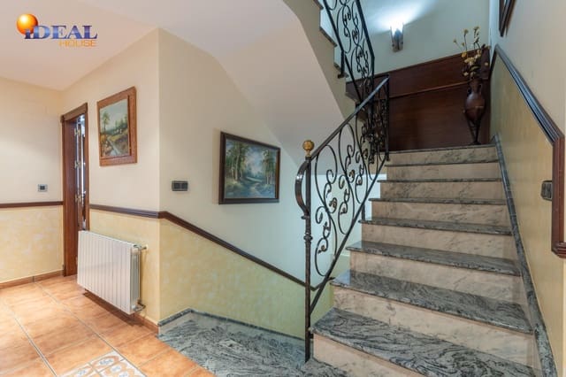 5 slaapkamer Rijtjeshuis te koop in Padul met garage - € 288.000 (Ref: 9434031)