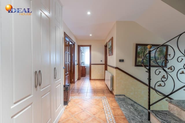 5 slaapkamer Rijtjeshuis te koop in Padul met garage - € 288.000 (Ref: 9434031)