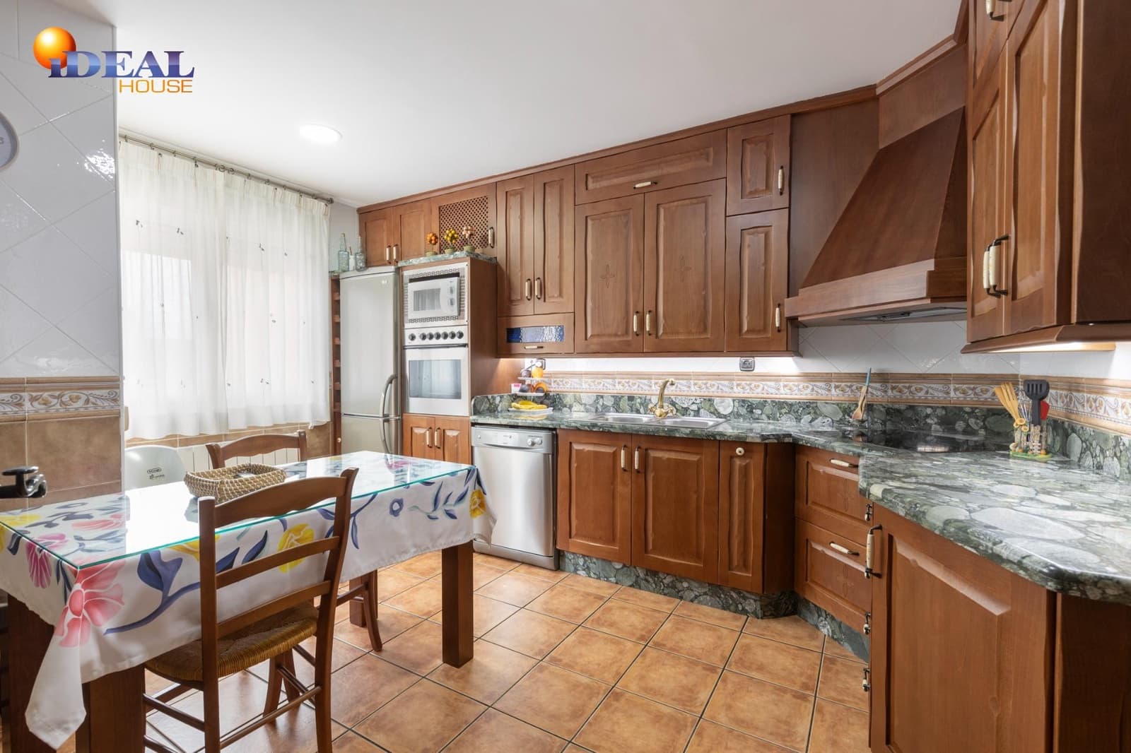 Adosado de 5 habitaciones en Padul en venta con garaje - 288.000 € (Ref: 9434031)