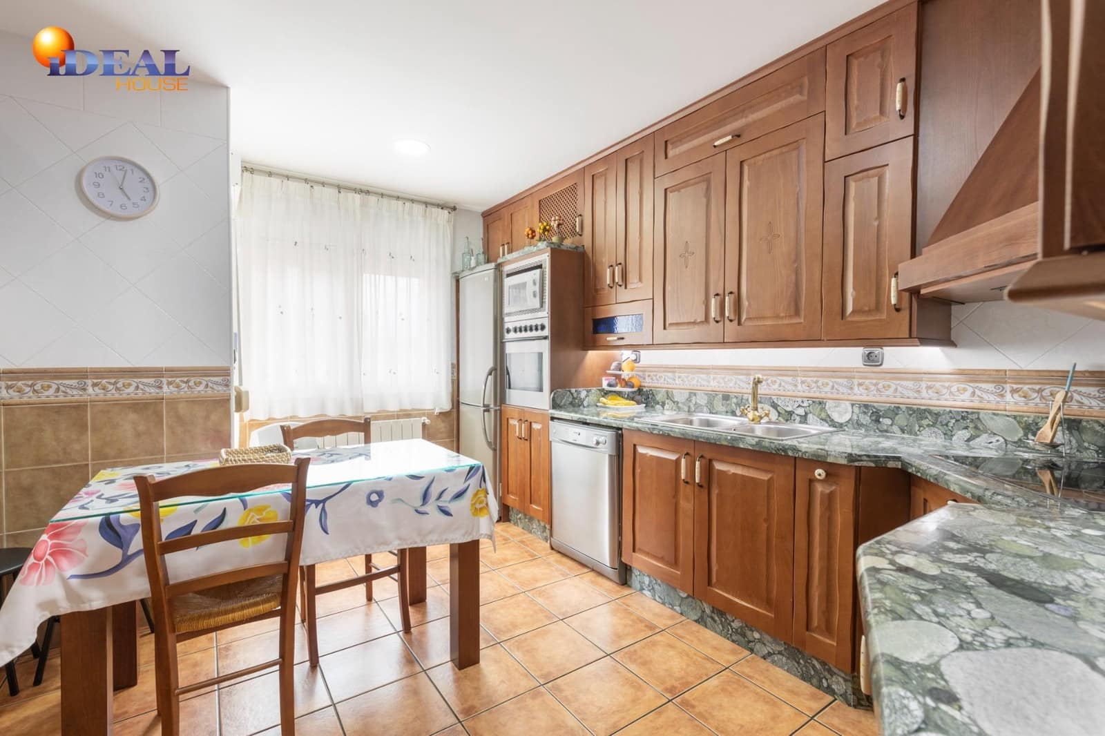 Adosado de 5 habitaciones en Padul en venta con garaje - 288.000 € (Ref: 9434031)