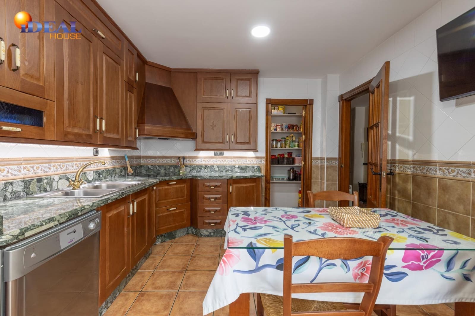 Adosado de 5 habitaciones en Padul en venta con garaje - 288.000 € (Ref: 9434031)