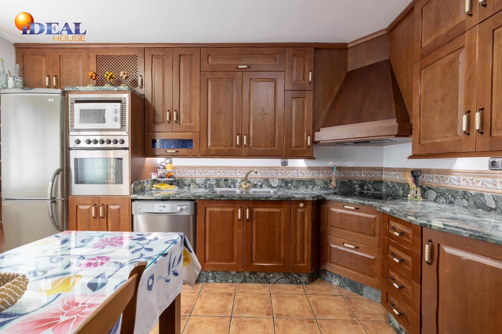 Adosado de 5 habitaciones en Padul en venta con garaje - 288.000 € (Ref: 9434031)