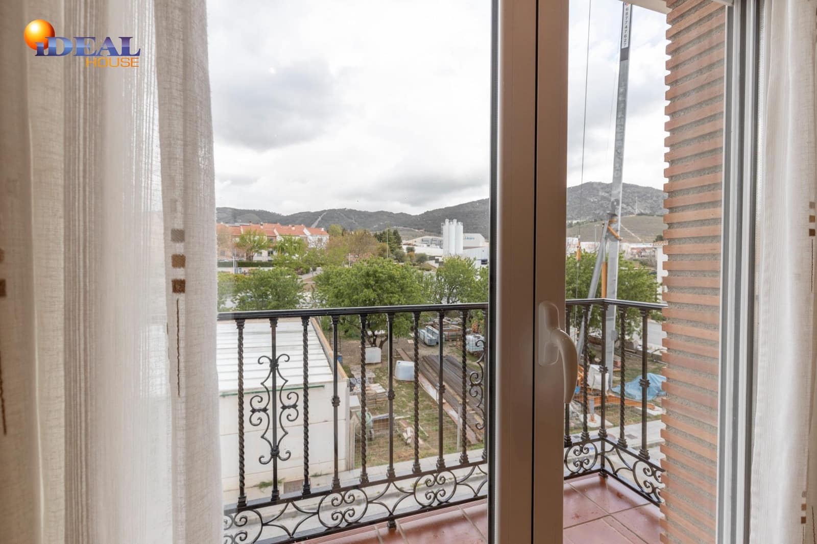 Adosado de 5 habitaciones en Padul en venta con garaje - 288.000 € (Ref: 9434031)