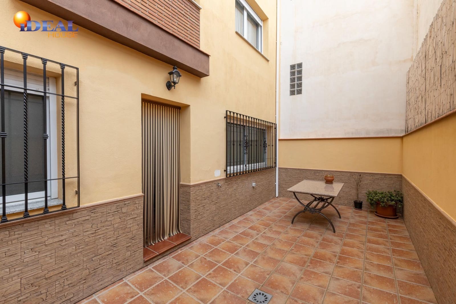 Adosado de 5 habitaciones en Padul en venta con garaje - 288.000 € (Ref: 9434031)