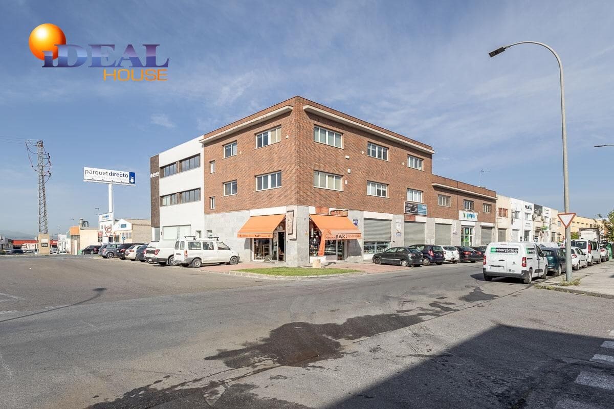Business for sale in Peligros - € 145,000 (Ref: 9434036)