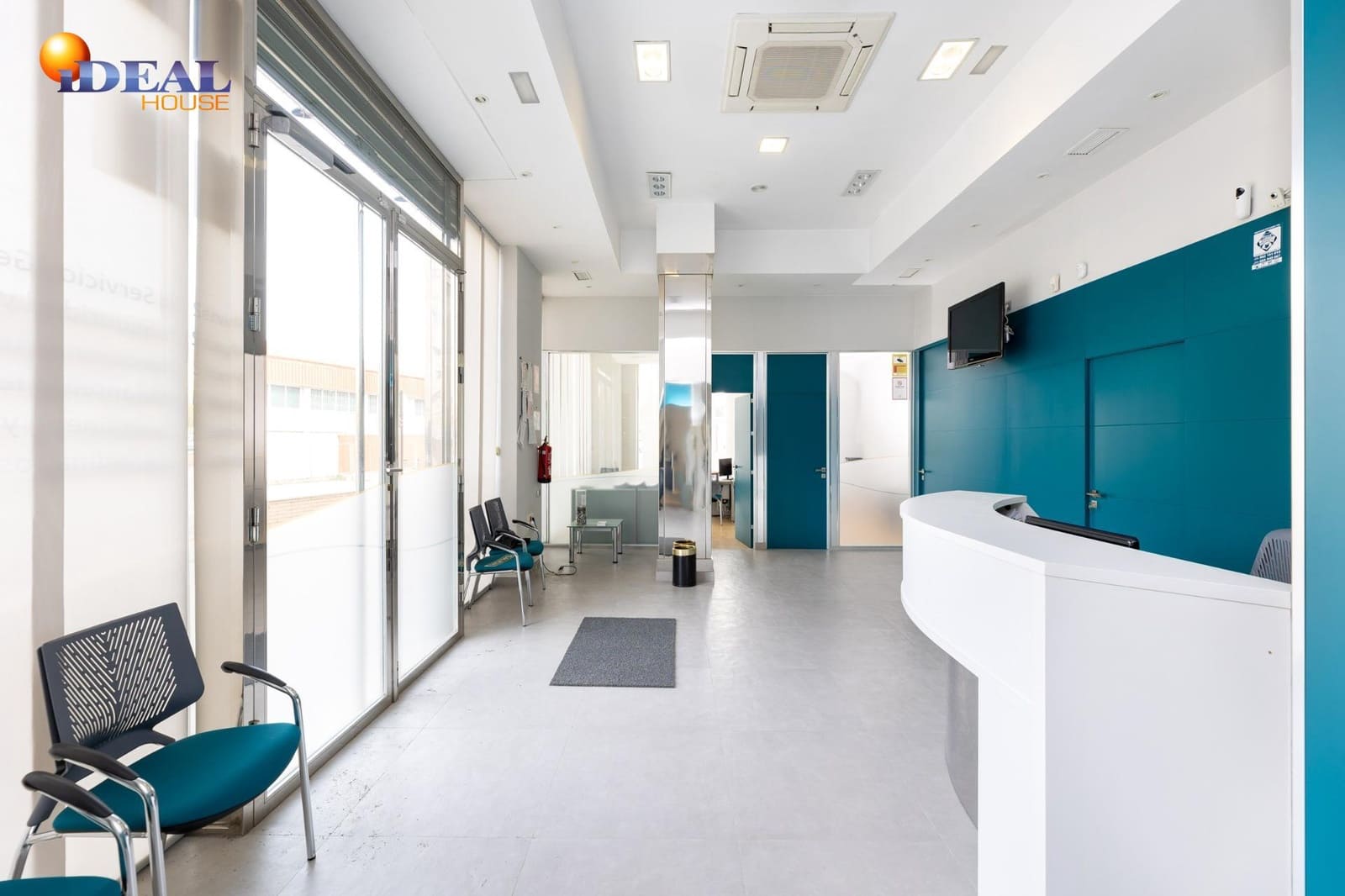 Commercial for sale in Granada city - € 435,000 (Ref: 9434037)